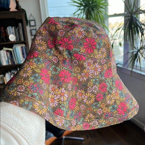 NATURAL LIFE Accessories - Natural Life Sunny Day Bucket Hat, Ditsy Garden